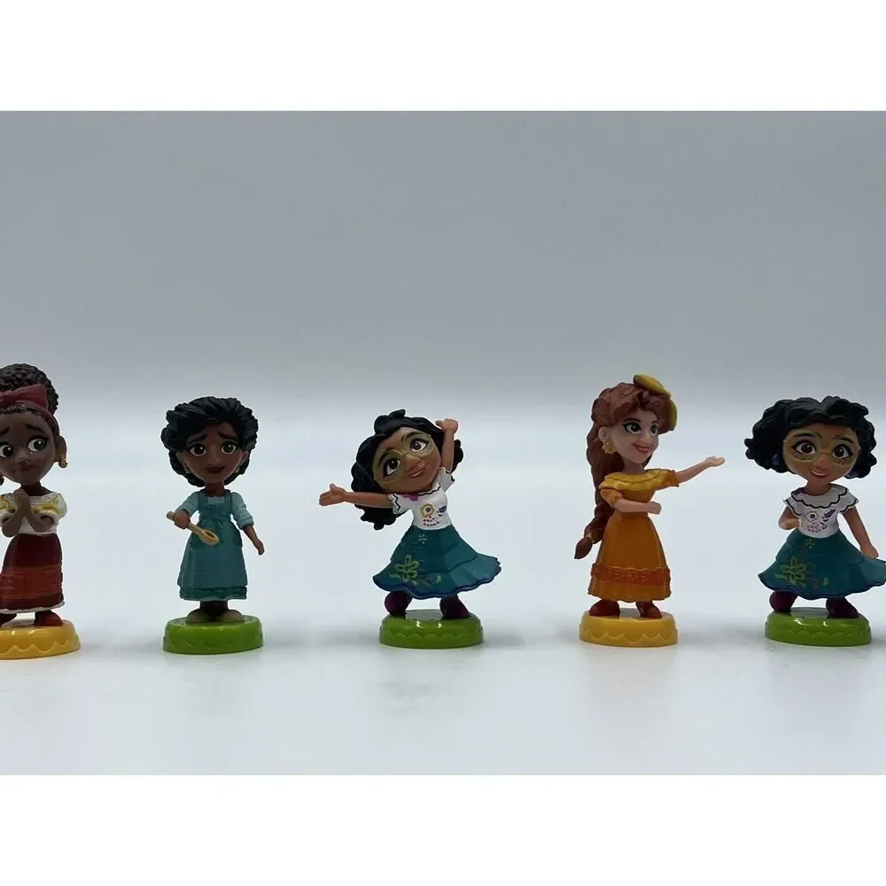 DISNEY ENCANTO MADRIGAL FAMILY 24 Days Of SURPRISES 6 FIGURES